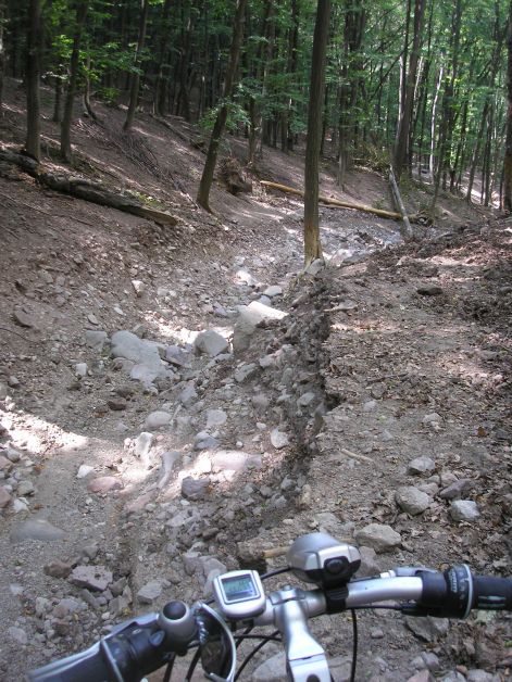 13.itt_volt_a_bal_kanyar.jpg 13.itt_volt_a_bal_kanyar.jpg