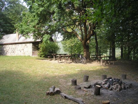 1kek_jelnel_a_menedekhaz.jpg 1kek_jelnel_a_menedekhaz.jpg