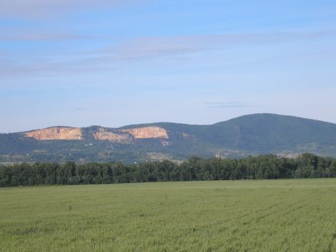 a_tulparrton_a_vaci_kibelezett_hegyek.jpg a_tulparrton_a_vaci_kibelezett_hegyek.jpg