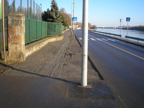 az_egyhangusagot_csak_a_ki_tudja_miert_feltort_bringaut_oldja....jpg az_egyhangusagot_csak_a_ki_tudja_miert_feltort_bringaut_oldja....jpg