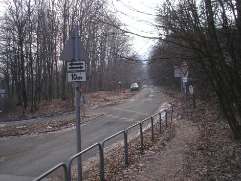 janoshegyi_ut_eleje_a_bkeszi_ut_felol.jpg janoshegyi_ut_eleje_a_bkeszi_ut_felol.jpg