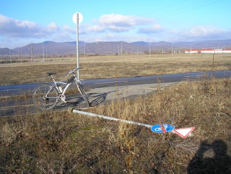 szentendre_hatara_az_omv_mogott_tenyleg_nincs_tovabb_brinagut.jpg szentendre_hatara_az_omv_mogott_tenyleg_nincs_tovabb_brinagut.jpg